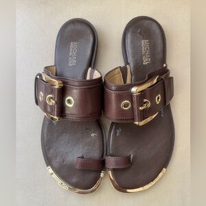 MICHAEL KORS CALDER BUCKLE LEATHER BROWN SANDALS, SIZE 6.5